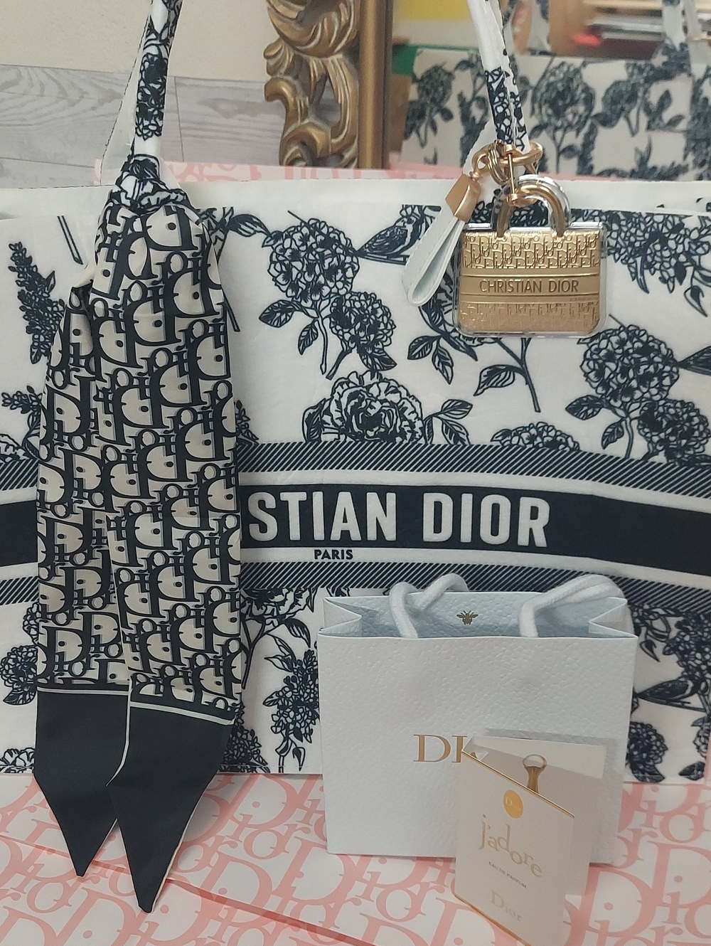 Shopping Tote, Twilly Bundle GWP